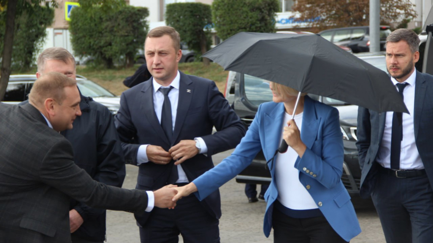 Вице-премьеру Правительства РФ Виктории Абрамченко показали крупнейший коллектор Саратова