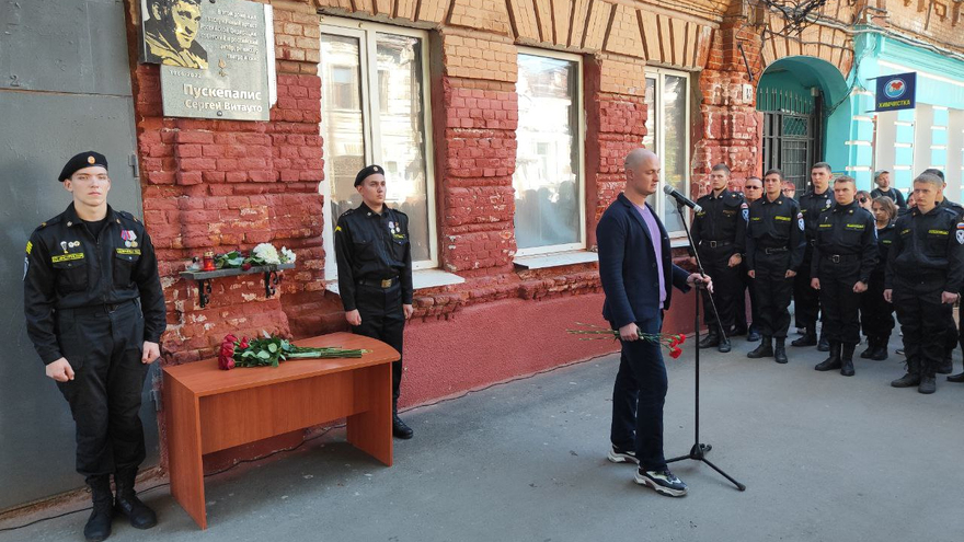 Друг, патриот, профессионал: в Саратове почтили память актера Сергея Пускепалиса