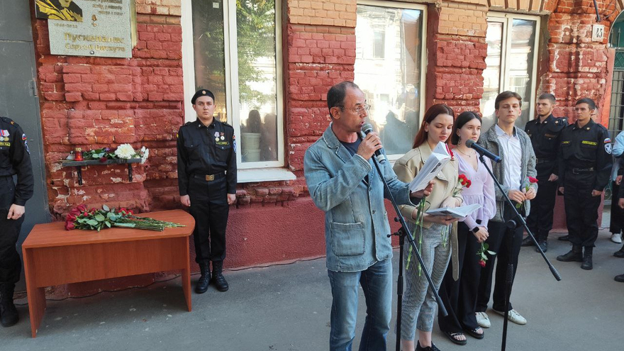 Друг, патриот, профессионал: в Саратове почтили память актера Сергея Пускепалиса