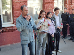Друг, патриот, профессионал: в Саратове почтили память актера Сергея Пускепалиса