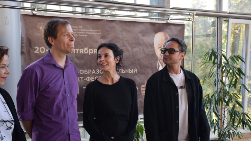Таганка привезла в Саратов комедию Вишневый сад