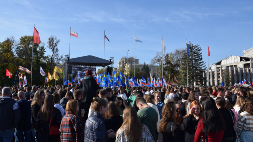 Ракетный комплекс, броневик, гранатомет: на Театральной площади развернули военную выставку
