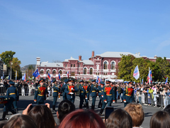 Ракетный комплекс, броневик, гранатомет: на Театральной площади развернули военную выставку
