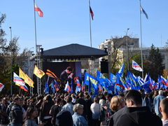 Ракетный комплекс, броневик, гранатомет: на Театральной площади развернули военную выставку
