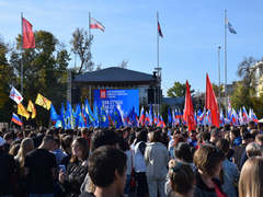 Ракетный комплекс, броневик, гранатомет: на Театральной площади развернули военную выставку