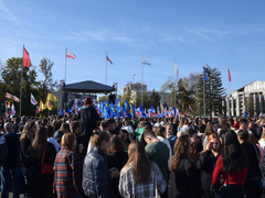 Ракетный комплекс, броневик, гранатомет: на Театральной площади развернули военную выставку