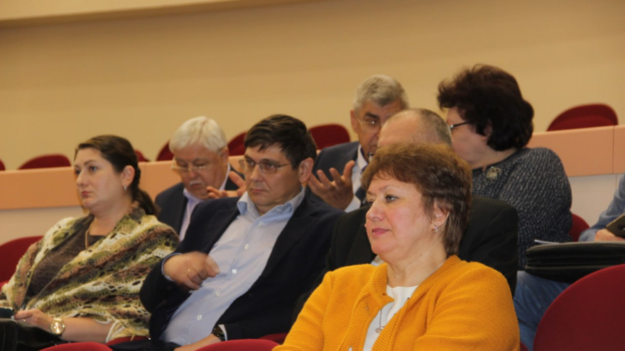 В Саратовской области не хватает миллиарда на повышение зарплаты медикам