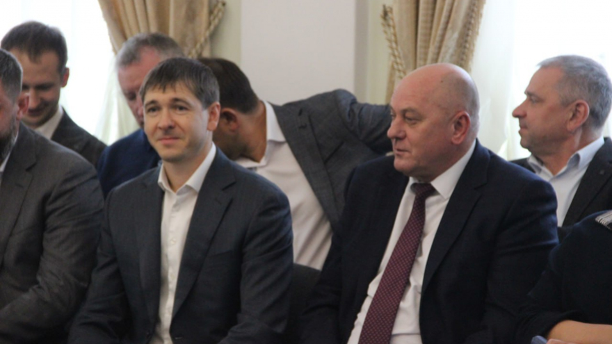 В Заводском районе затапливает железную дорогу: власти не могут найти собственника труб