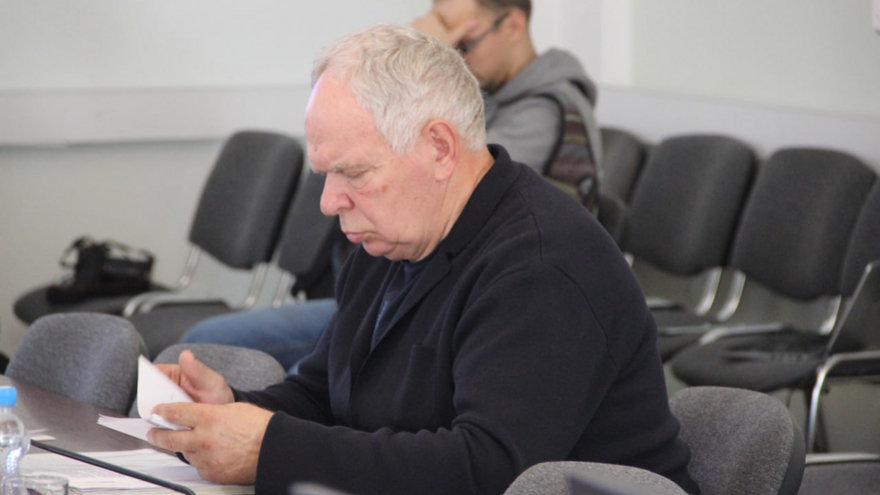 В Заводском районе затапливает железную дорогу: власти не могут найти собственника труб