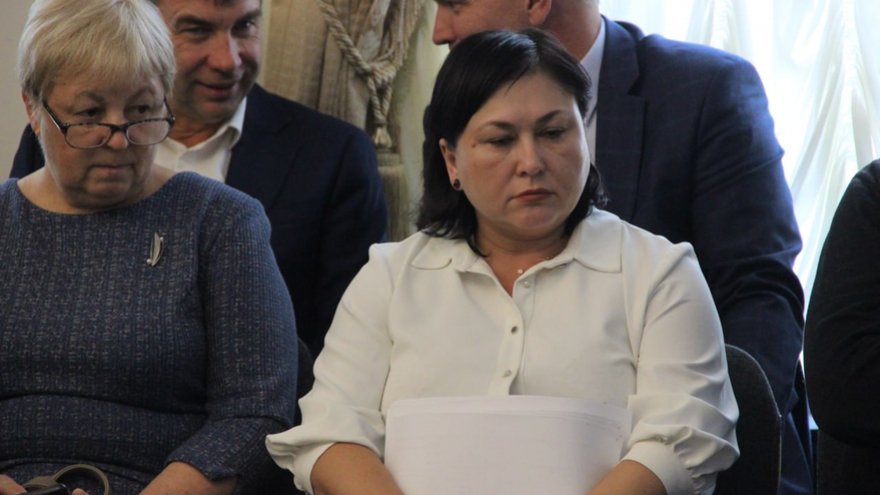 В Заводском районе затапливает железную дорогу: власти не могут найти собственника труб