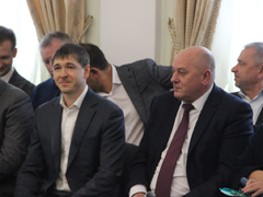 В Заводском районе затапливает железную дорогу: власти не могут найти собственника труб
