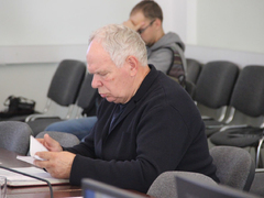 В Заводском районе затапливает железную дорогу: власти не могут найти собственника труб