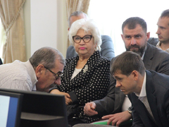 В Заводском районе затапливает железную дорогу: власти не могут найти собственника труб