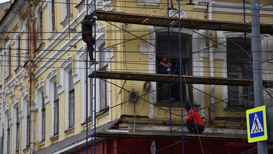 В саратовской Европе начали ломать окна (фото)