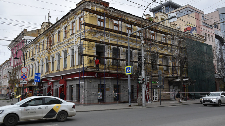 В саратовской Европе начали ломать окна (фото)