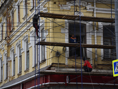 В саратовской Европе начали ломать окна (фото)