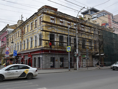 В саратовской Европе начали ломать окна (фото)