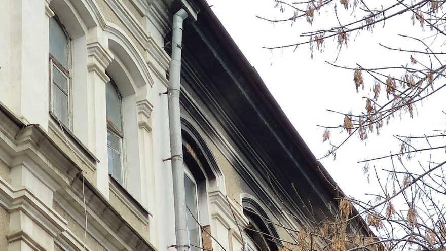 Мужчина пострадал на пожаре в федеральном памятнике в центре Саратова