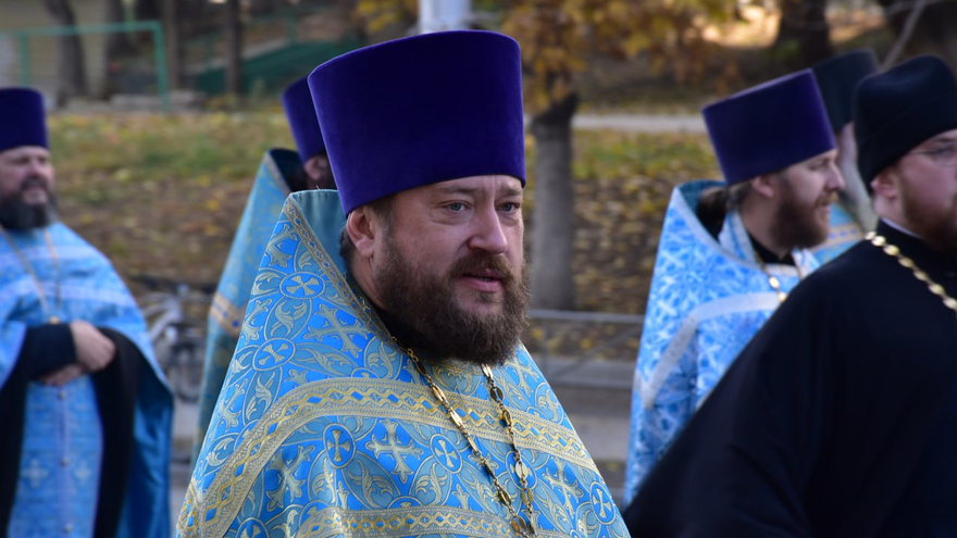 Крестный ход в Саратове объединил тысячи верующих. Фоторепортаж