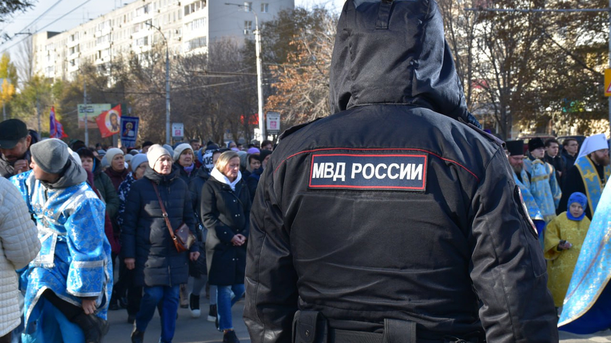 Крестный ход в Саратове объединил тысячи верующих. Фоторепортаж