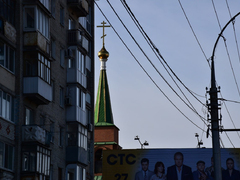 Крестный ход в Саратове объединил тысячи верующих. Фоторепортаж