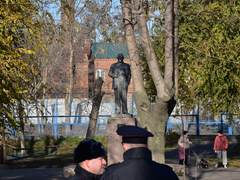 Крестный ход в Саратове объединил тысячи верующих. Фоторепортаж