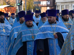 Крестный ход в Саратове объединил тысячи верующих. Фоторепортаж