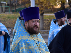 Крестный ход в Саратове объединил тысячи верующих. Фоторепортаж