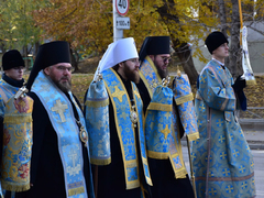Крестный ход в Саратове объединил тысячи верующих. Фоторепортаж