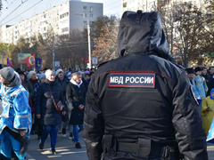 Крестный ход в Саратове объединил тысячи верующих. Фоторепортаж