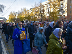 Крестный ход в Саратове объединил тысячи верующих. Фоторепортаж