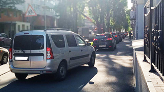 В Саратовской области для депутата Госдумы заказывают Ладу Ларгус без кондиционера