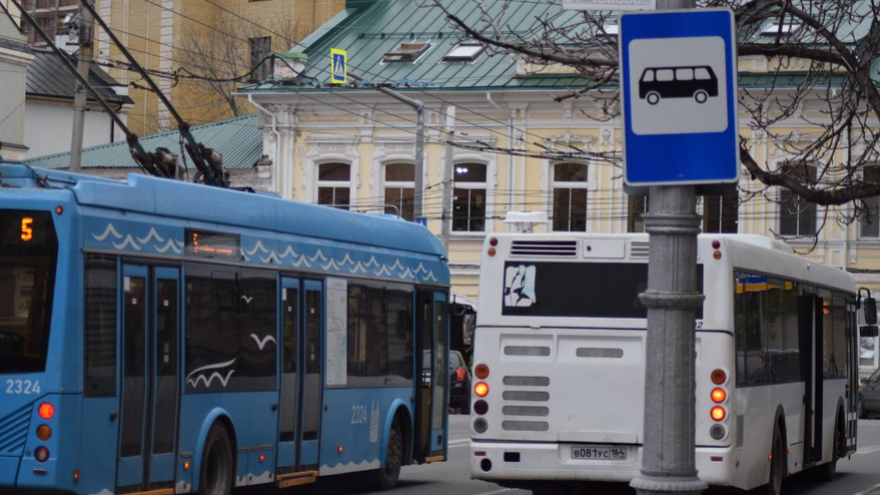 Мэрия пока не будет останавливать движение троллейбусов в центре Саратова для опиловки