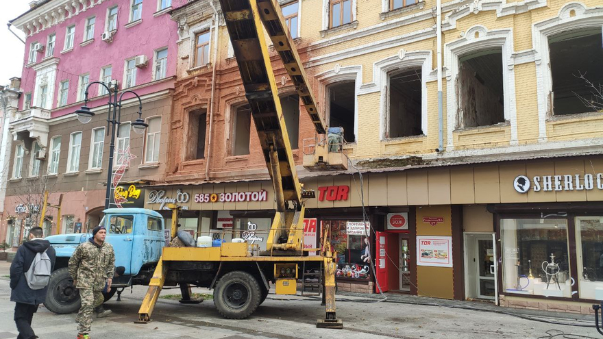 Реставрация Европы в Саратове: чиновники хотят оставить здание в открытом кирпиче