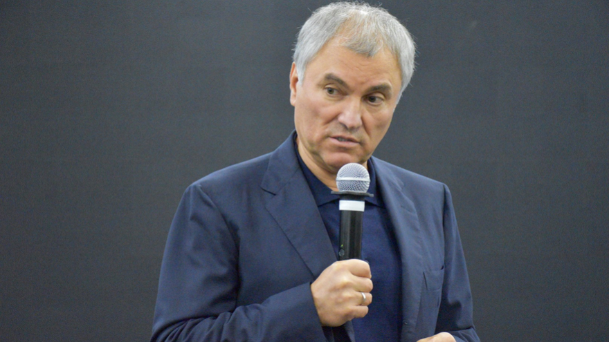 Деньги есть, но нет профессионалов: Володин раскритиковал чиновников за недоделки в саратовской поликлинике