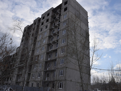 За 4 дня до сдачи в доме для переселенцев в Саратове не хватает еще 4 этажей