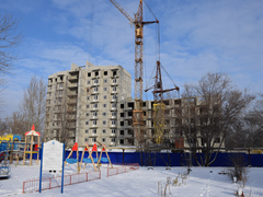 За 4 дня до сдачи в доме для переселенцев в Саратове не хватает еще 4 этажей