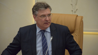 Саратовский депутат обеспокоен, что реклама мужского клуба отобьет у школьников интерес к классической литературе