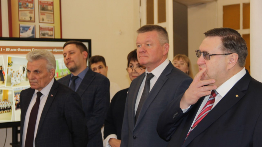 Министр образования намерен научить саратовских школьников управлять дронами, как компьютерами