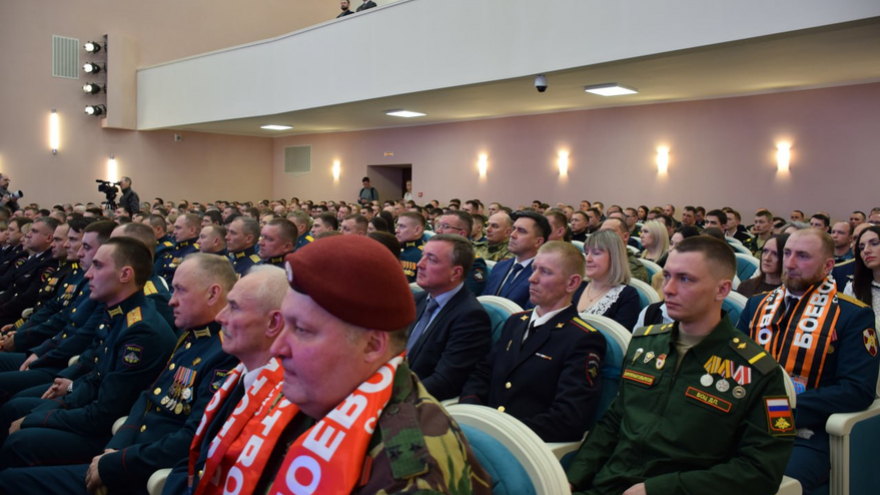 День защитника Отечества: в саратовском правительстве вручили медали За содействие СВО