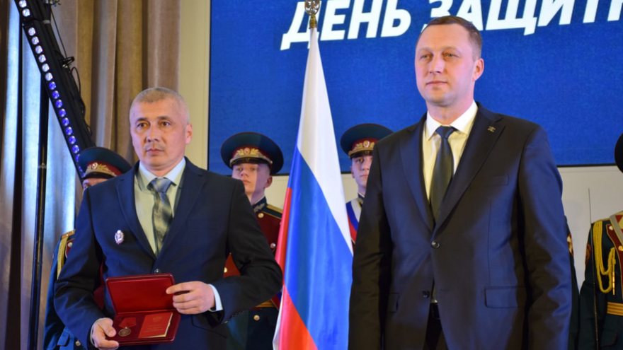 День защитника Отечества: в саратовском правительстве вручили медали За содействие СВО