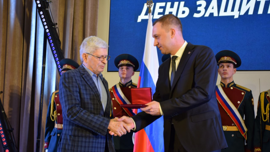 День защитника Отечества: в саратовском правительстве вручили медали За содействие СВО