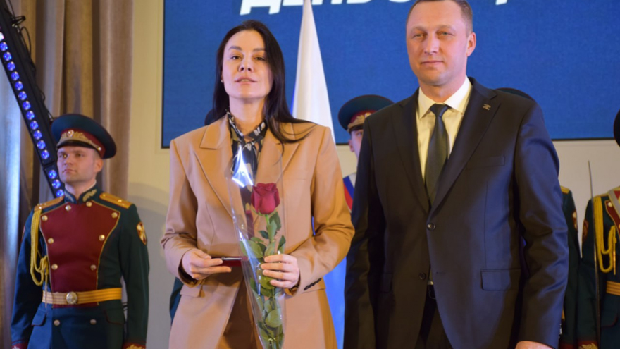 День защитника Отечества: в саратовском правительстве вручили медали За содействие СВО