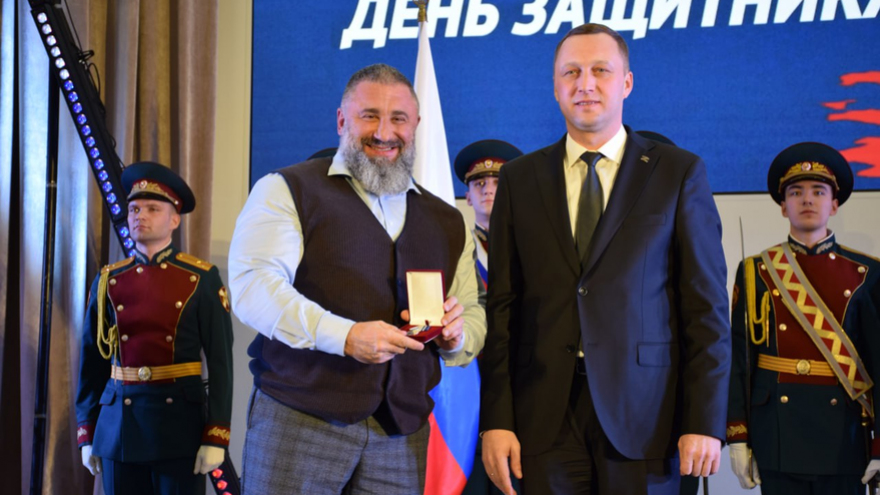 День защитника Отечества: в саратовском правительстве вручили медали За содействие СВО