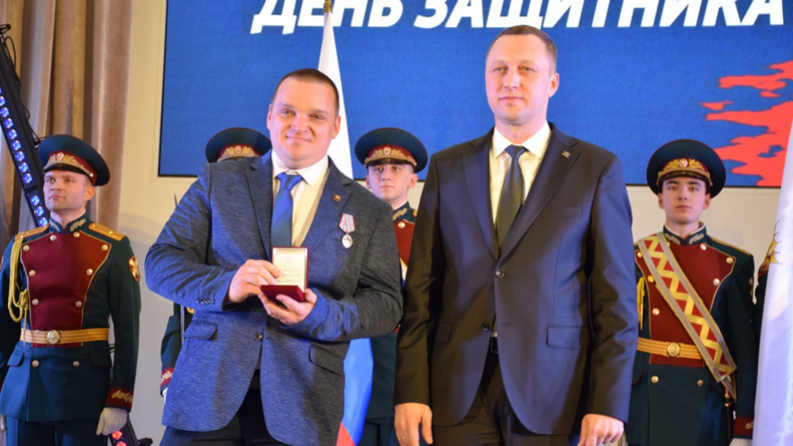 День защитника Отечества: в саратовском правительстве вручили медали За содействие СВО