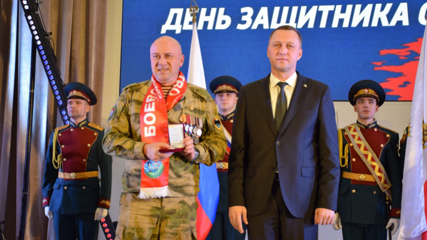 День защитника Отечества: в саратовском правительстве вручили медали За содействие СВО