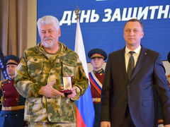 День защитника Отечества: в саратовском правительстве вручили медали За содействие СВО