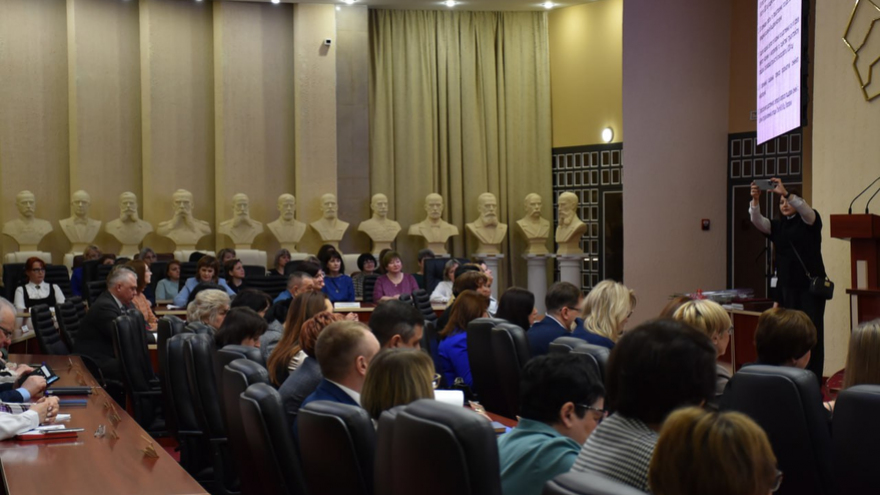 В Саратовской области намерены найти работу 11 500 подросткам в трудной жизненной ситуации