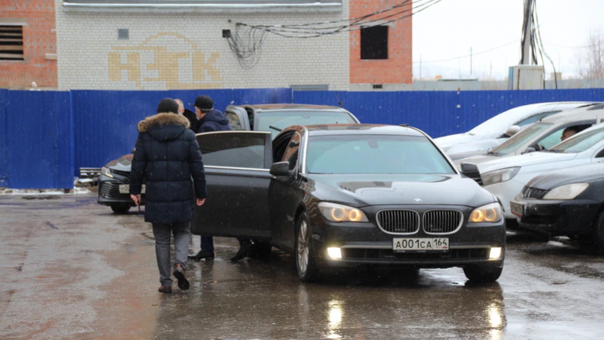 Саратовских чиновников пока не пересадили на отечественные автомобили