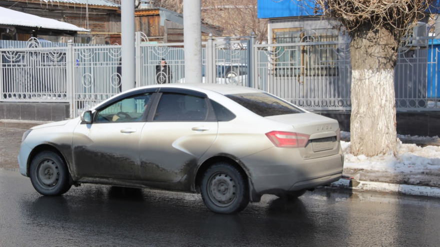 Чиновники и депутаты приехали на актив Саратова на Грантах и иномарках
